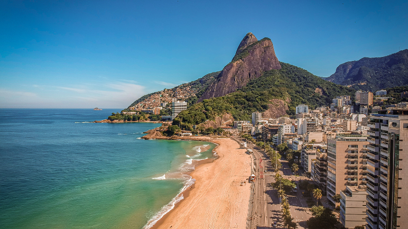 For Alex Nabuco dos Santos, Rio Luxury Accelerating shows how premium assets anticipate economic cycles.