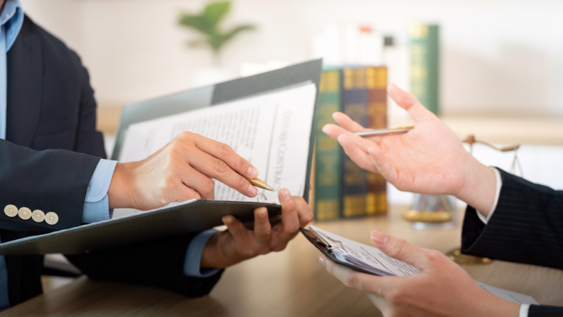 Trust as the foundation of legal and business relationships with Hebron Costa Cruz de Oliveira.